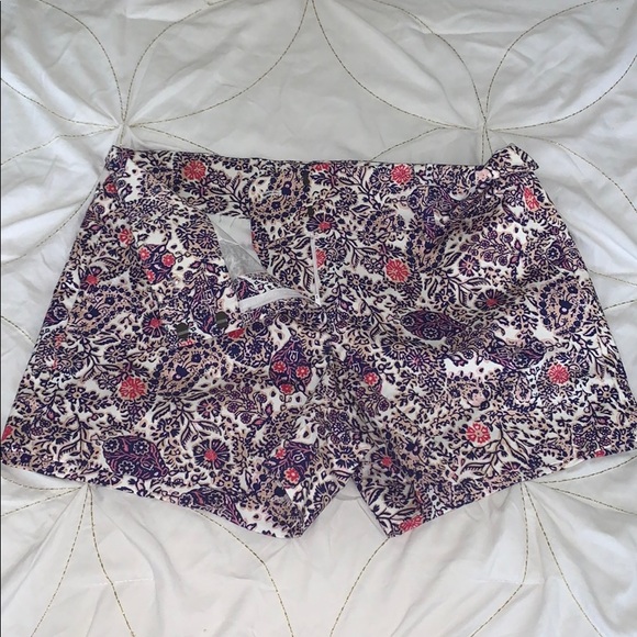 NEVER WORN ANN TAYLOR SHORTS - Picture 3 of 4